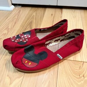 Like NEW,  Adorable Hand Painted Minnie & Mickey TOMS.  Women’s size 8